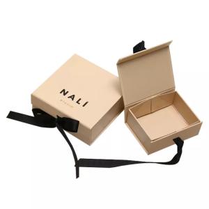 China Collapsible Jewelry Packaging Boxes Magnetic Jewelry Paper Box With Black Ribbon factory