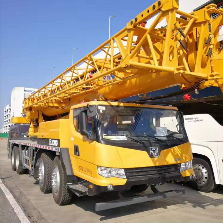 ZOOMLION 25 ton ZTC250V531 30 ton ZTC300V532 70 ton ZTC700H6 Hydraulmic Mobile Truck Crane