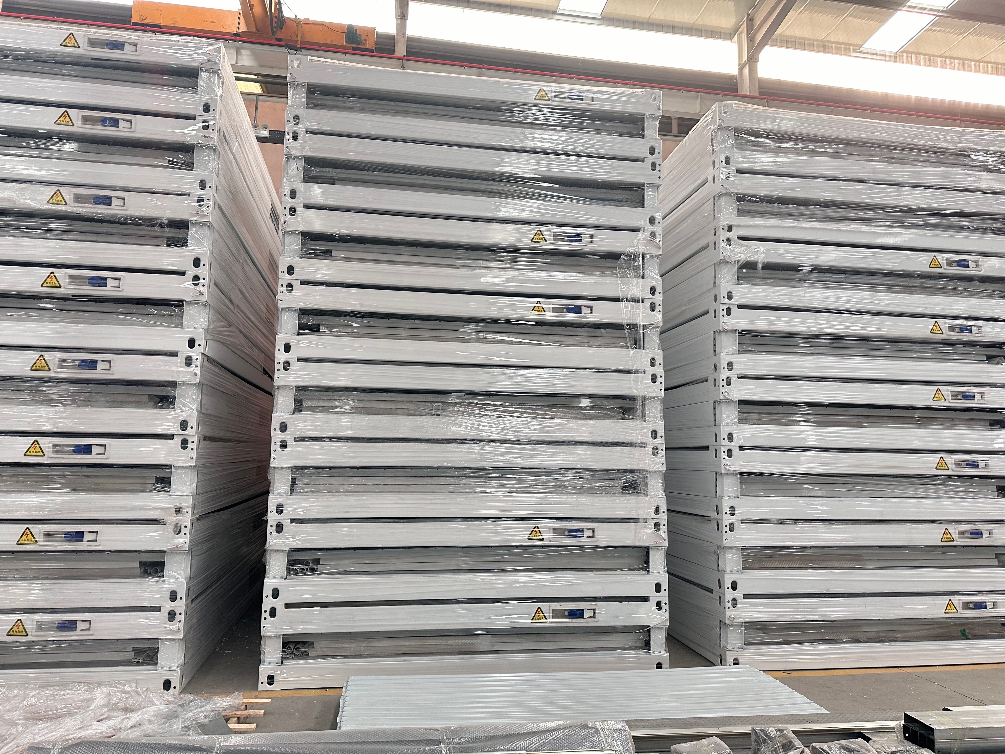 Fast Assembly Flat Storage Container Insulated Prefabricated Living Container Home for Office Professional Customization
