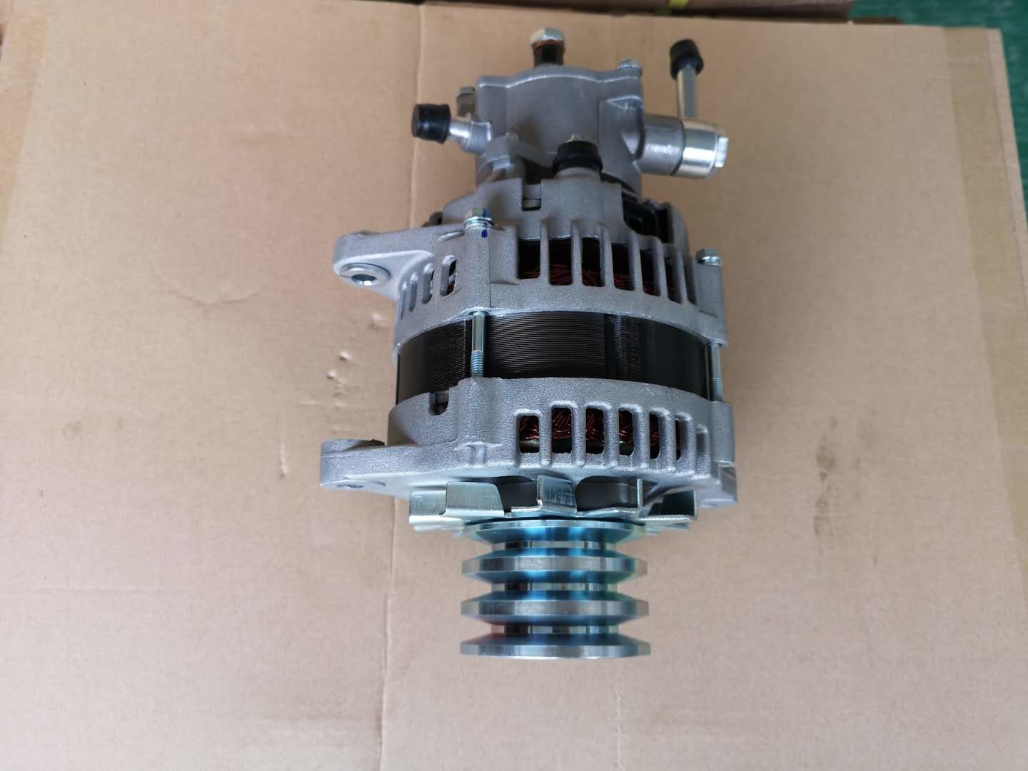 24V 80A Generator 8973515741 Engine 4HF1 4HG1 4HJ1 With Vacuum Pump 2 Pins Plug Aluminum Body Parts