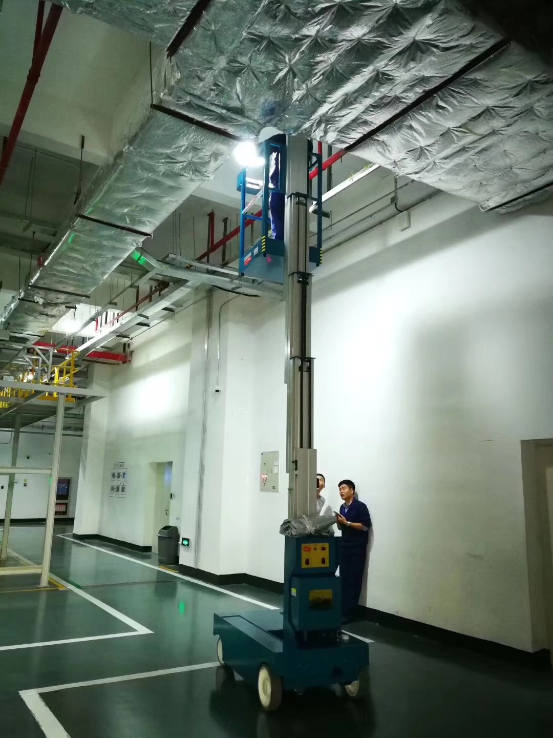 4- 8 m Self Propelled Electric Cherry Picker Single Mast Aerial Work Platform