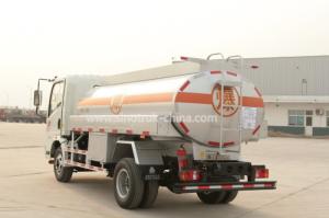 China Sinotruk Light Duty Commercial Trucks / 4×2 Fuel Delivery Truck 6 Wheels factory