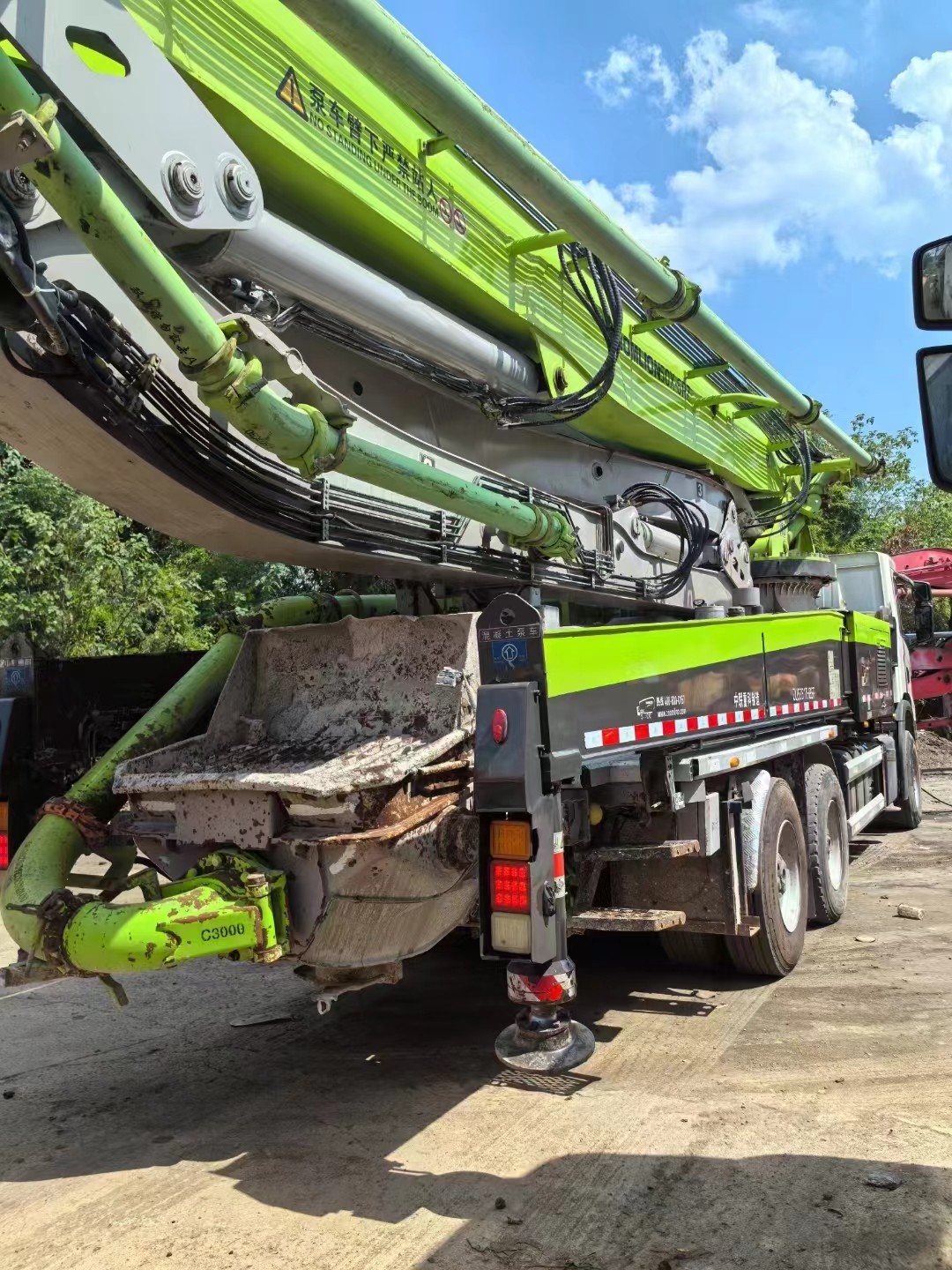 Used Concrete Pump Trucks on Mercedes Benz Chassis with 50m Boom and After-sales Service
