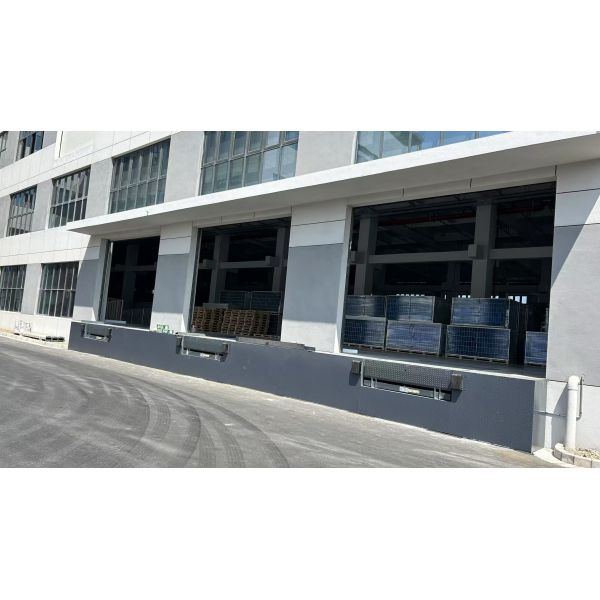 High Performance Telescopic Dock Leveler For Precise Lip Positioning And