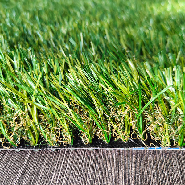 7700 Dtex PP/PE material Artificial Green Grass With 180 Stitch rate Per Metre and 3/8 inch guage