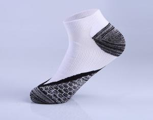 China Men 'S Running White Athletic Crew Socks / Custom Football Ankle Socks on sale