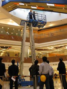 China Four Mast Mobile Elevating Work Platform 12m Working Height For Hospitals factory