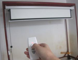 China 2D 3D Seamless Silver Projection Screen , Remote Control Electric Projector Screen on sale