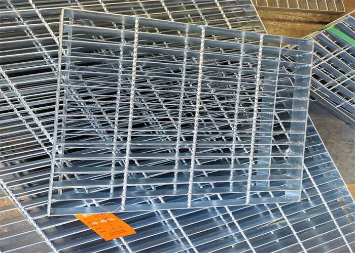 Skid Proof Carbon Steel Driveway Drainage Grates 65x5mm Floor Walkway