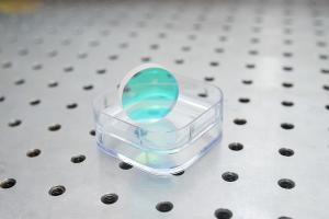 China Thin Film Glan Laser Polarizer Dualband Brewster Type 190 – 3000 Nm Wavelength factory