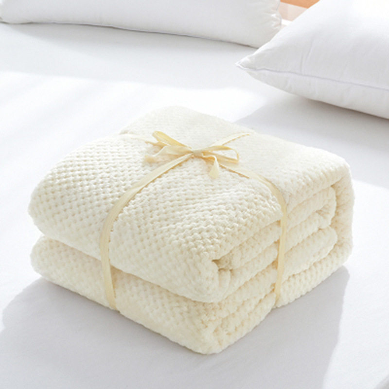 Customized Size Coral Fleece Blanket for Office Nap 150*200cm Soft Touch Sofa Blankets