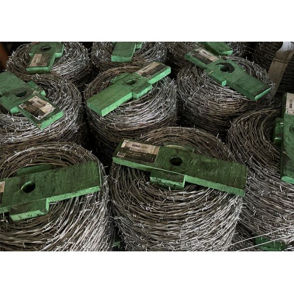 China Standard Galvanized Reverse Twist Security Barbed Wire Factory Direct factory