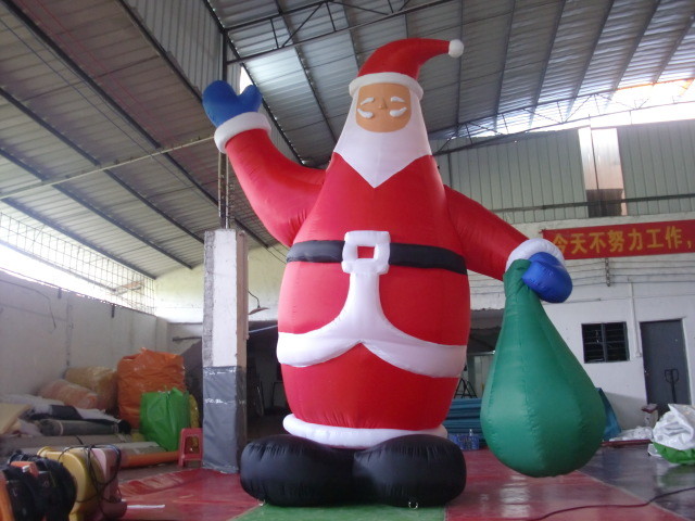 PVC Tarpaulin Inflatable Advertising Products , Inflatable Santa Claus For Shopping Mall Xmas Decoration