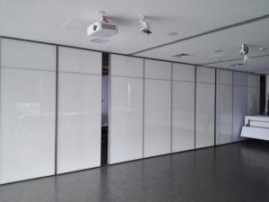China Aluminium Profile Operable Walls Restaurant Soundproof Folding Removable Wall Partitions factory