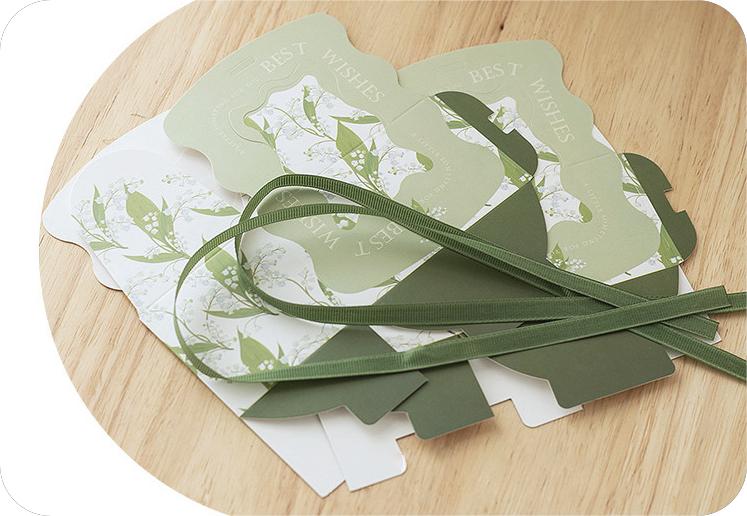 Art Paper Luxury Logo Gift Shopping Embossing Paper Bag with Handle Screen