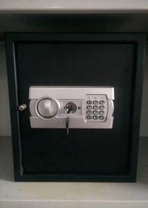 China Black Powder Coated Small Gun Safe LG-522 Digital Entry For Personal User factory