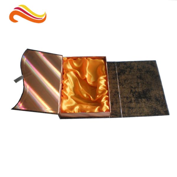China Crocodile Embossed Leather Square Luxury Gift Boxes With Golden Satin Covering factory