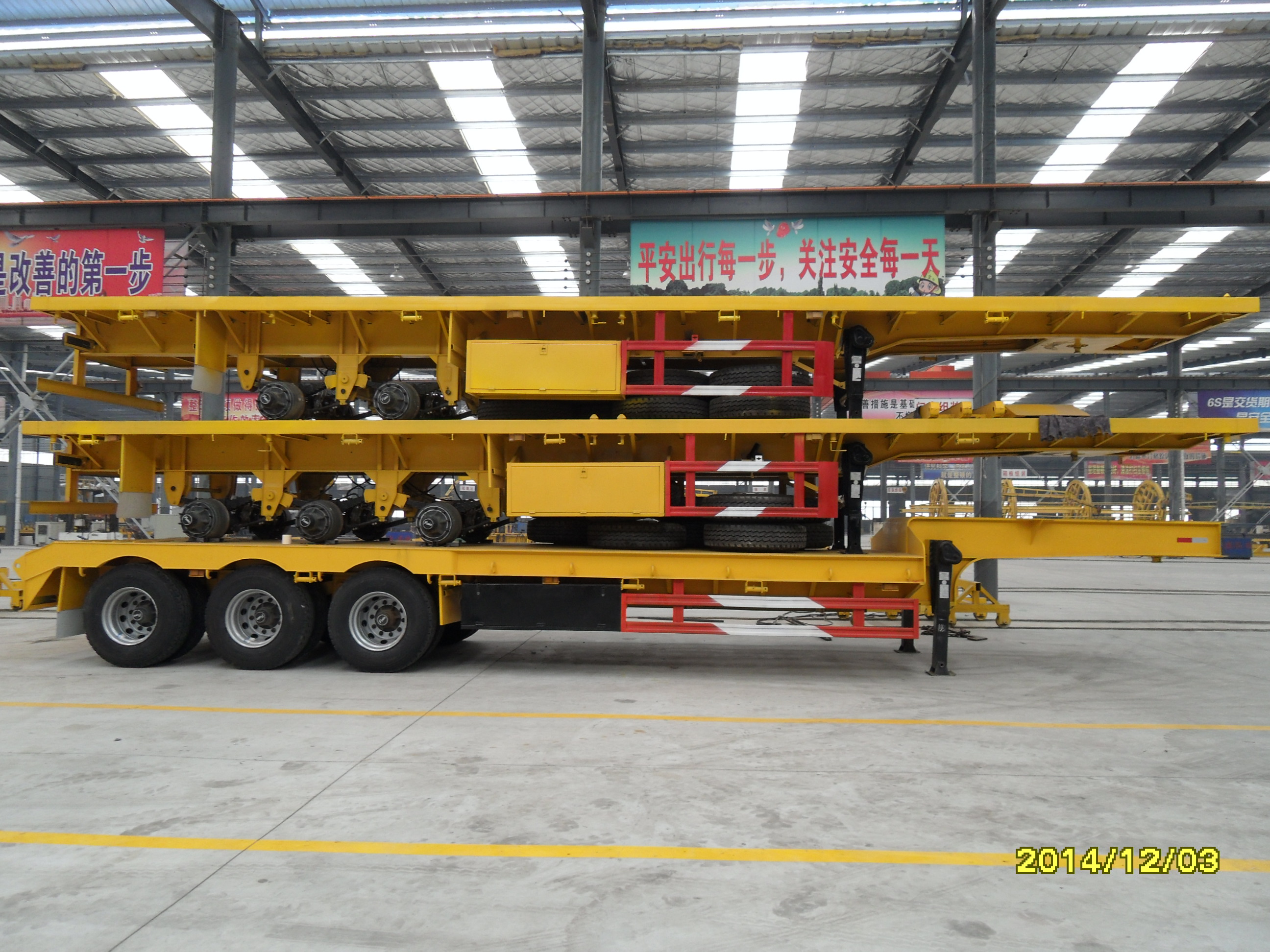Mechanical/Air Suspension 3 Axle Container Side Low Loader Long Vehicle Semi Trailer