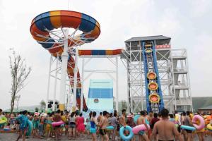 China Giant Aqua Park Equipment Exciting Swwiming Pool Waterslides For Water Park factory