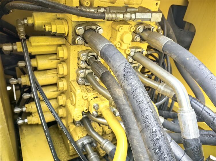 Komatsu PC200 Excavator with Only 790 Working Hours and Original Hydraulic Cylinder