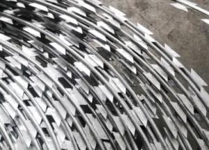 China High Security BTO10 Razor Barbed Wire Stainless Steel Core And Galvanize Coated factory