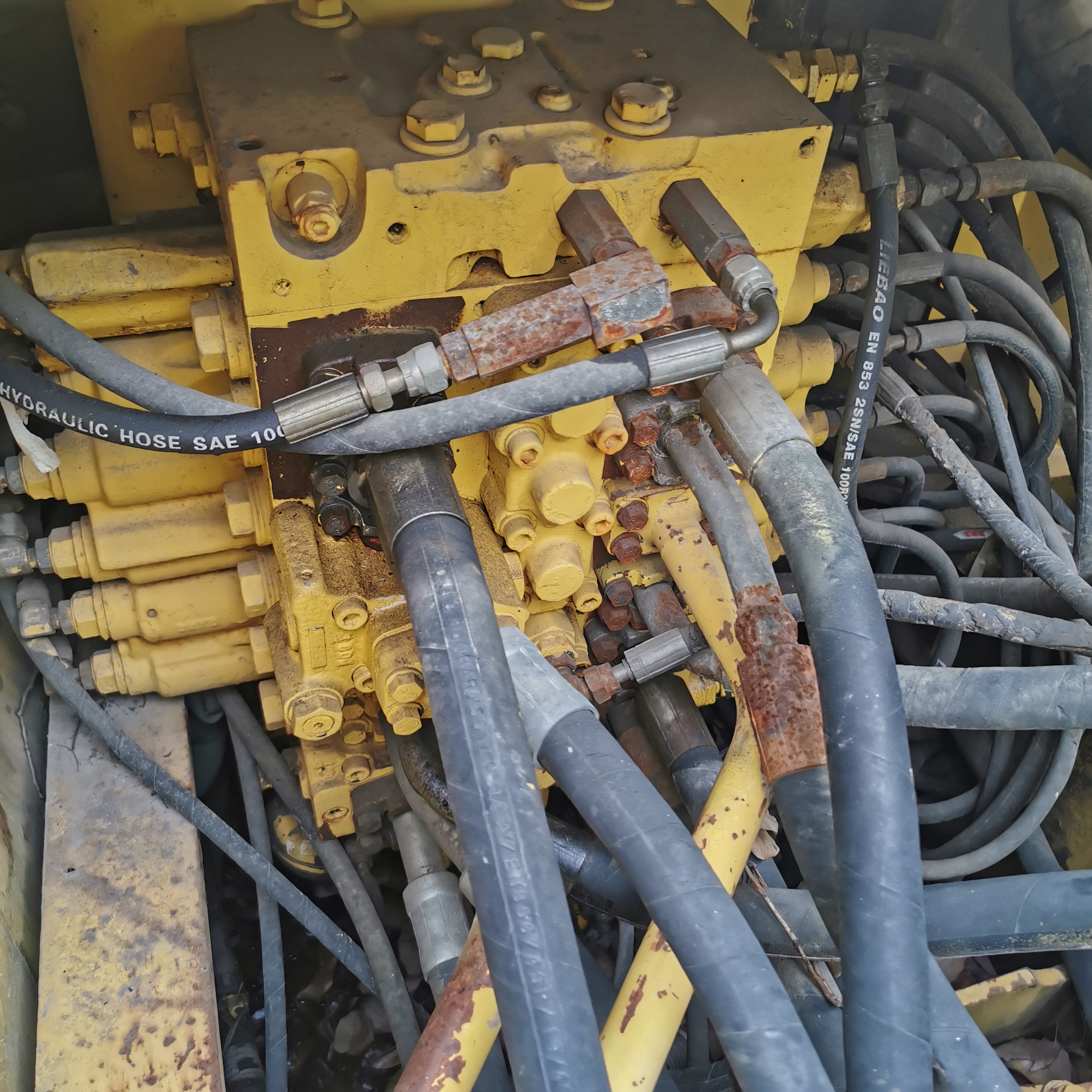 Good Condition Used Japanese Kumatsu PC200 PC220 PC240 Crawler Excavator in Shanghai