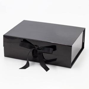 China Black 2mm Clothing Hard Gift Boxes Glossy Varnish With String Handle factory