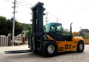 42 Ton High Load Capacity Heavy Lift Forklift With Tire Prong Attachment