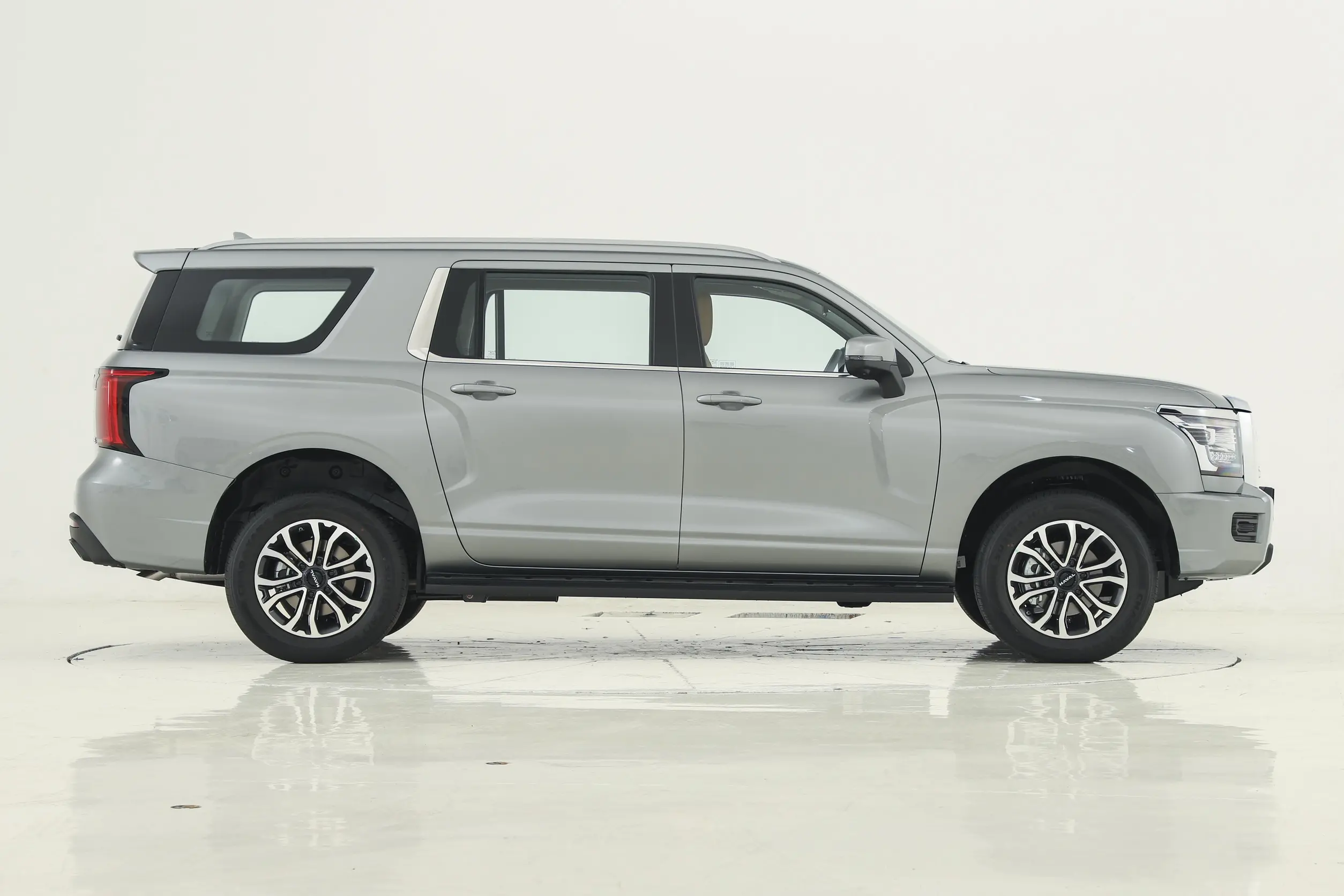 SUV 2023 Great Wall HAVAL H5 Electric Diesel Engine Leather Turbo Multi-function Automatic Tank 500 Car R17 LED Camera